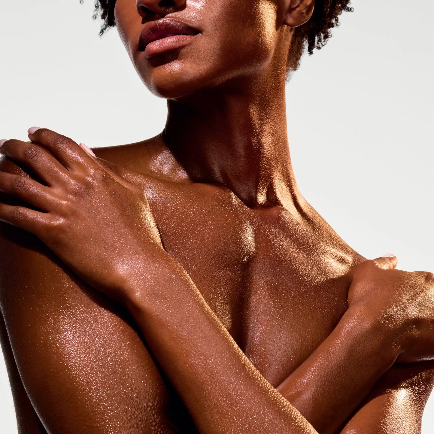 the-glow-getter-multi-oil-body-scrub-w9 NATR-40028-Alt-Image-The_Glow_Getter_Multi-Oil_Body_Scrub-06_1.webp